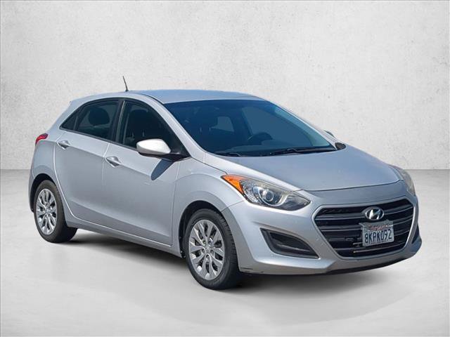 Used 2017 Hyundai Elantra GT FWD image 3