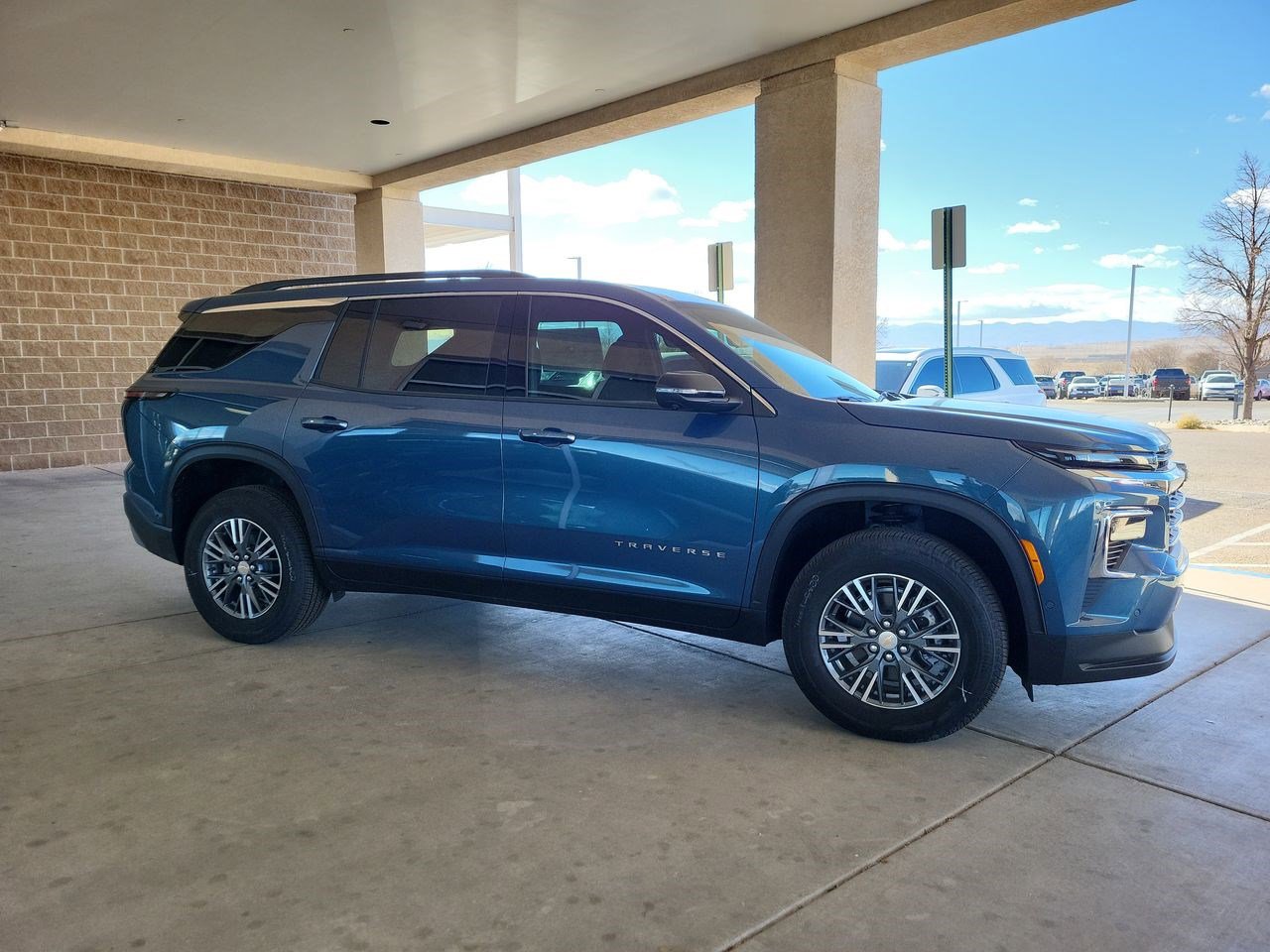 New 2026 Chevrolet Traverse LT w/ Enhanced Driving Package image 9