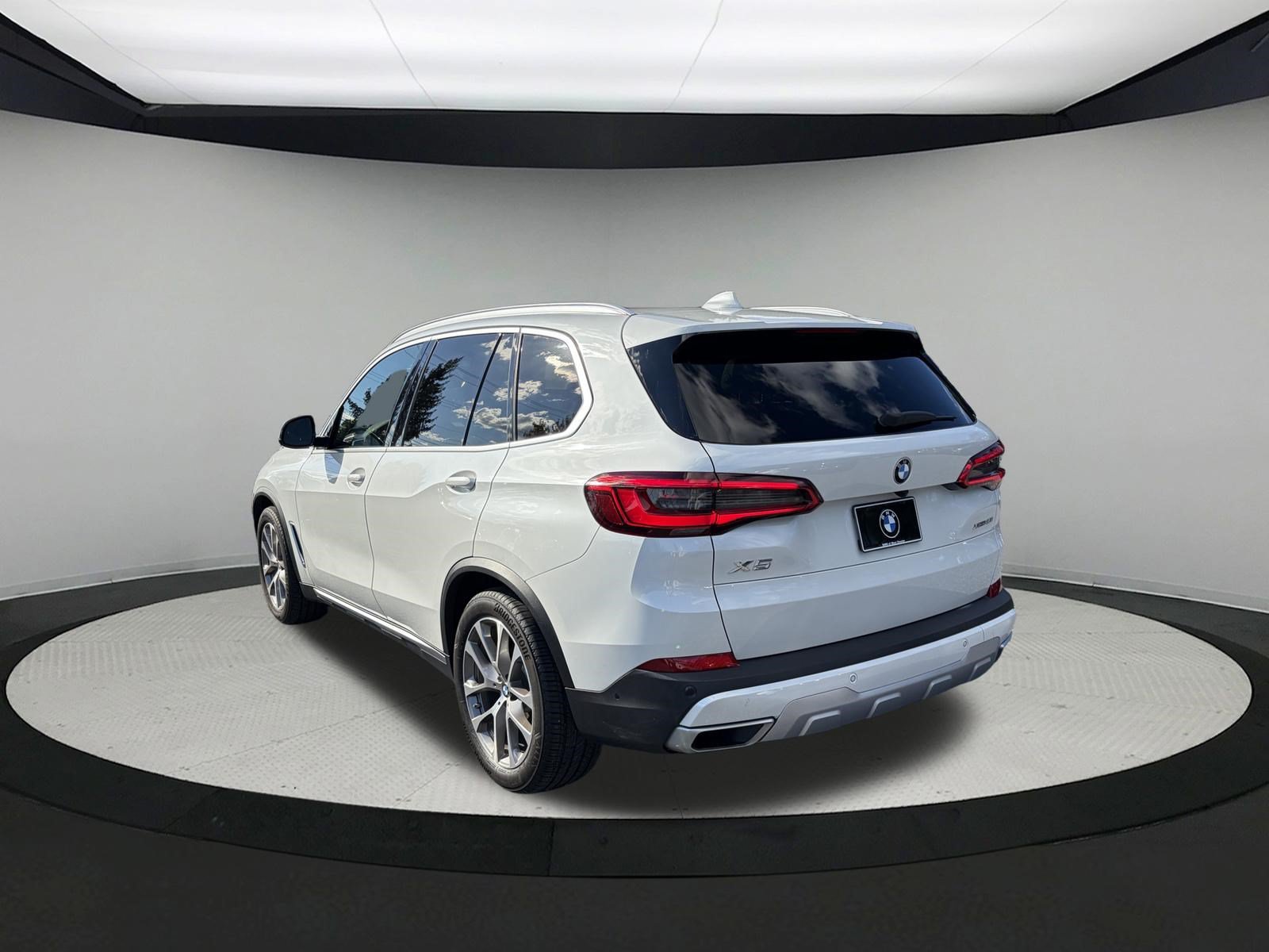 Used 2020 BMW X5 xDrive40i w/ Premium Package AWD/4WD image 4