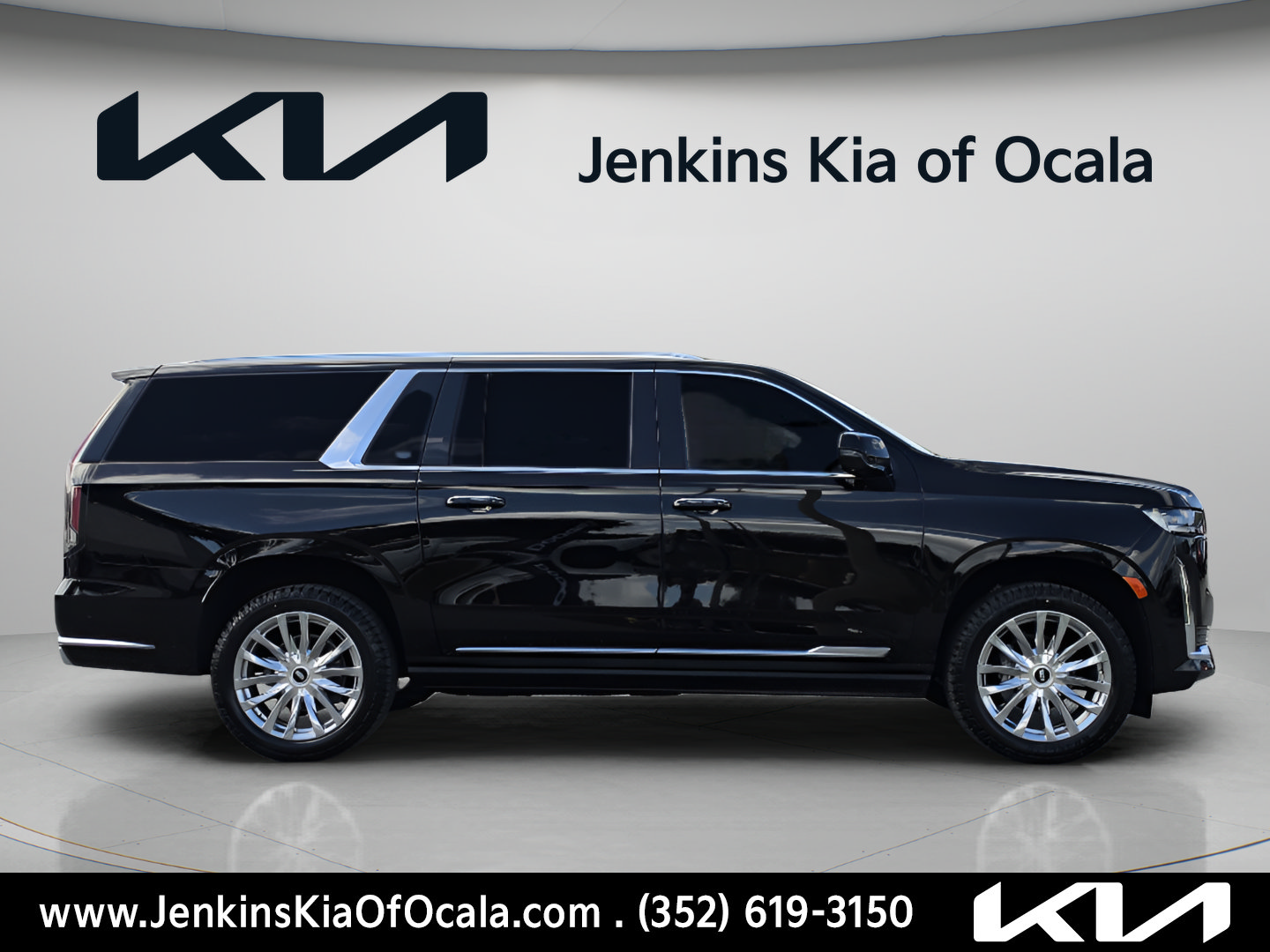 Used 2023 Cadillac Escalade ESV Premium Luxury w/ Performance Package AWD/4WD image 3