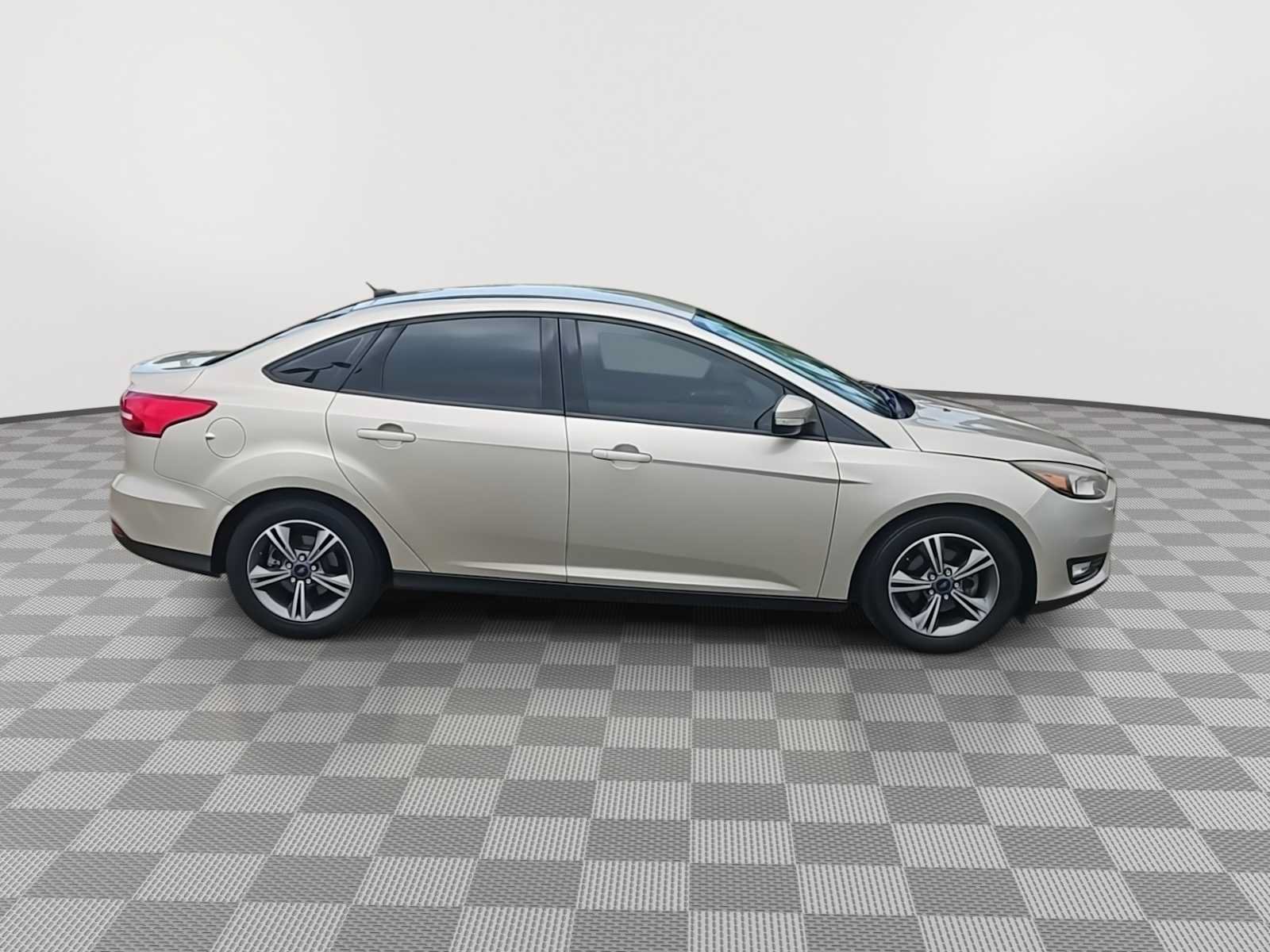 Used 2017 Ford Focus SE FWD image 9