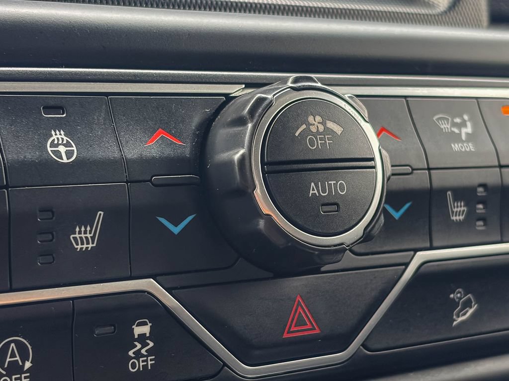 Used 2019 Jeep Wrangler Unlimited Sahara AWD/4WD image 26