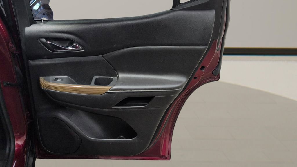 Used 2017 GMC Acadia SLE w/ Driver Alert Package I FWD image 20