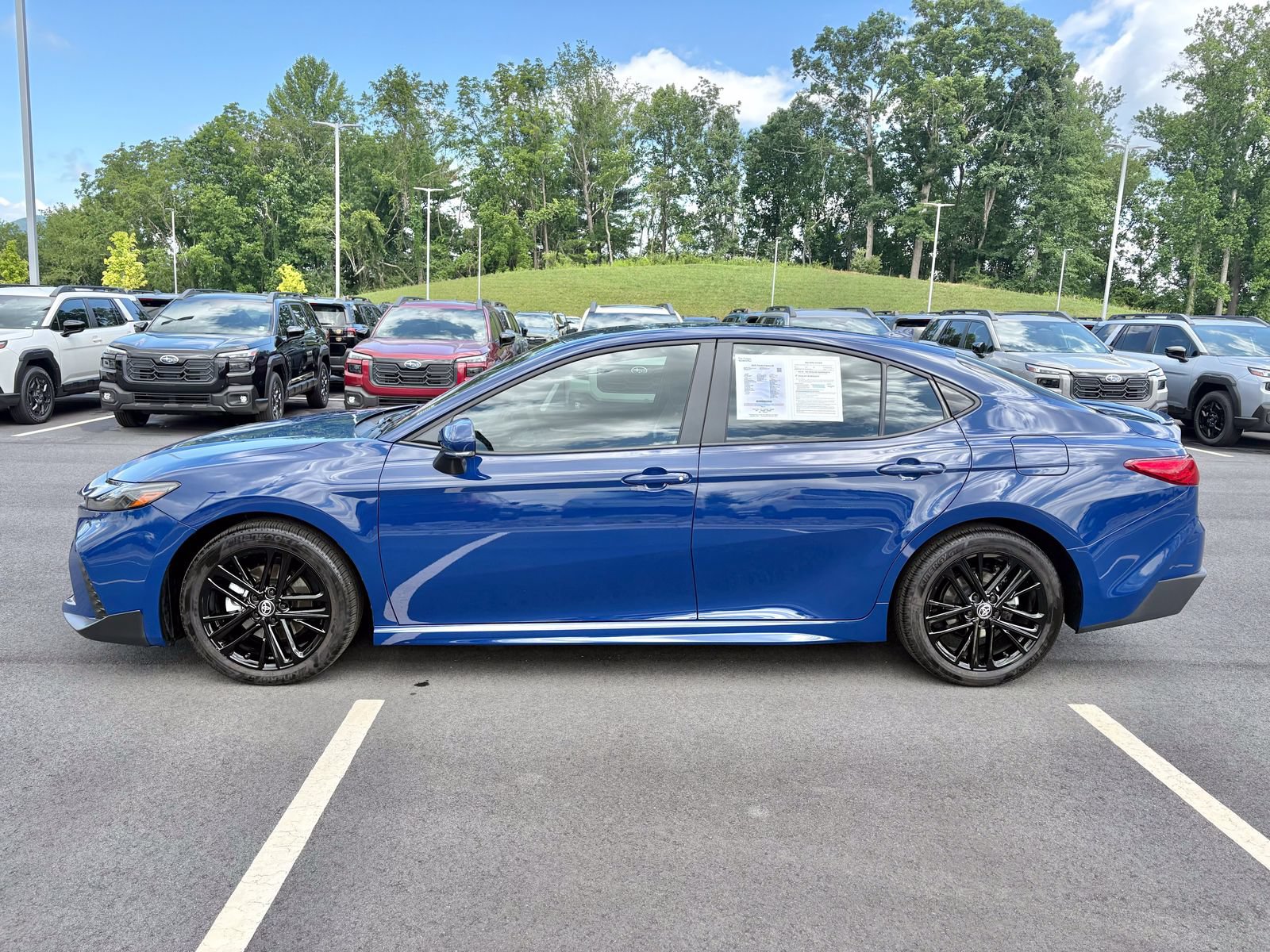 Used 2025 Toyota Camry SE FWD image 6