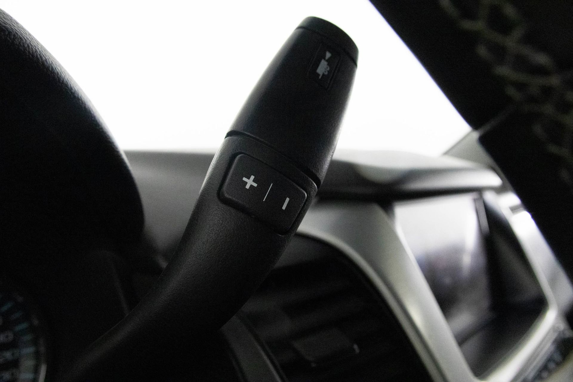 Used 2018 GMC Yukon SLE w/ SLE Value Package image 29