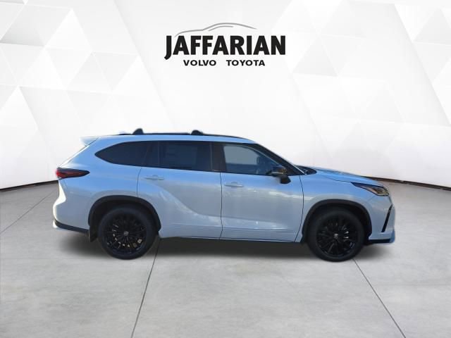 New 2026 Toyota Highlander XSE image 2