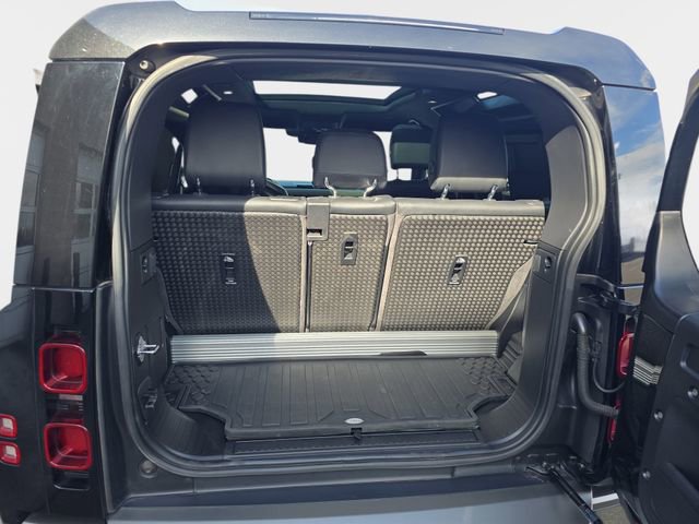 Used 2021 Land Rover Defender 90 X-Dynamic S image 14