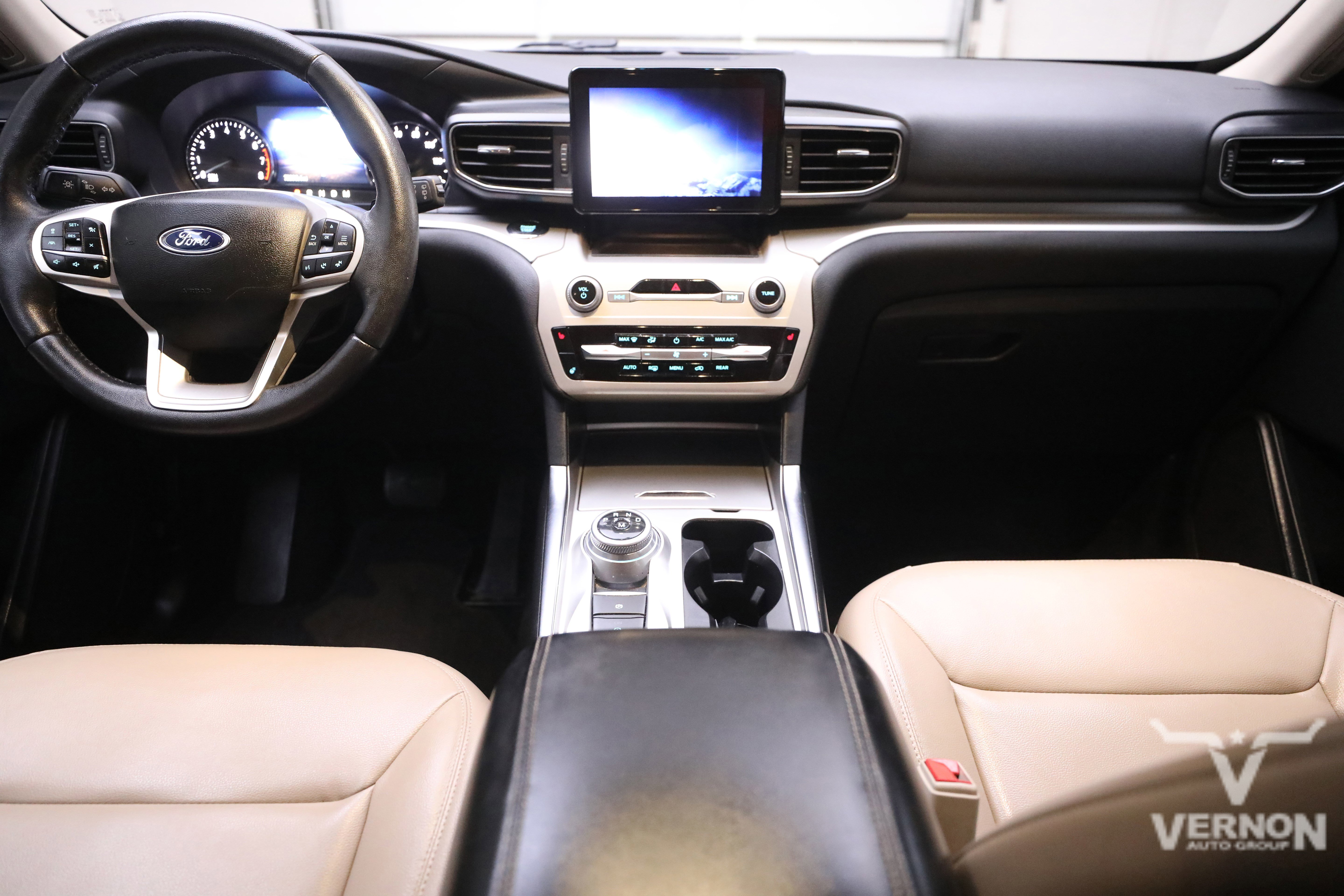 Used 2020 Ford Explorer XLT w/ Equipment Group 202A image 13