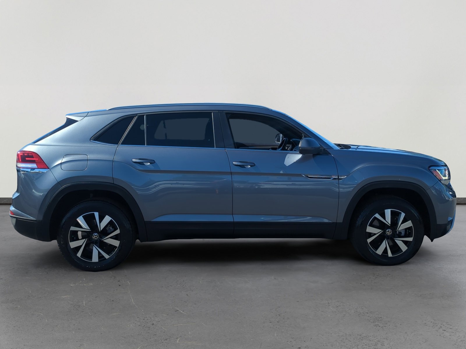 Certified 2022 Volkswagen Atlas Cross Sport SE image 6