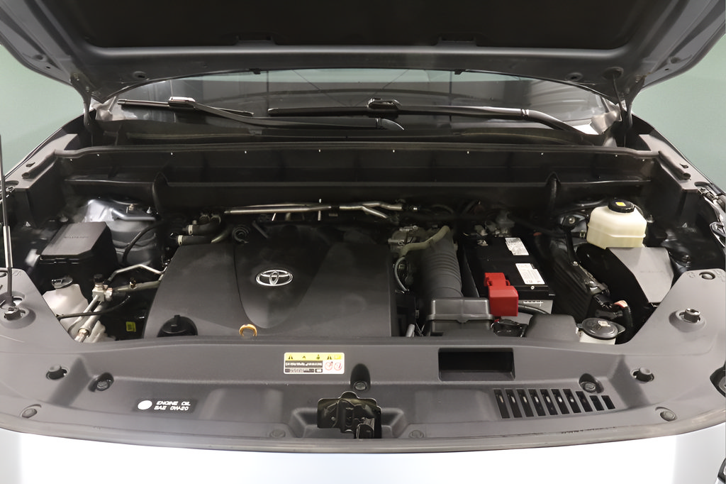 Used 2021 Toyota Highlander LE FWD image 23