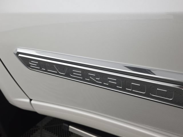 Used 2025 Chevrolet Silverado 1500 High Country w/ Technology Package AWD/4WD image 10