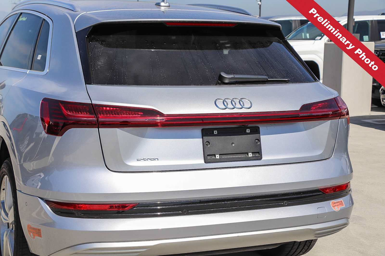 Used 2019 Audi e-tron Prestige w/ Prestige Package AWD/4WD image 9