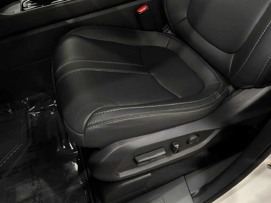 Certified 2026 Honda Pilot Touring image 14