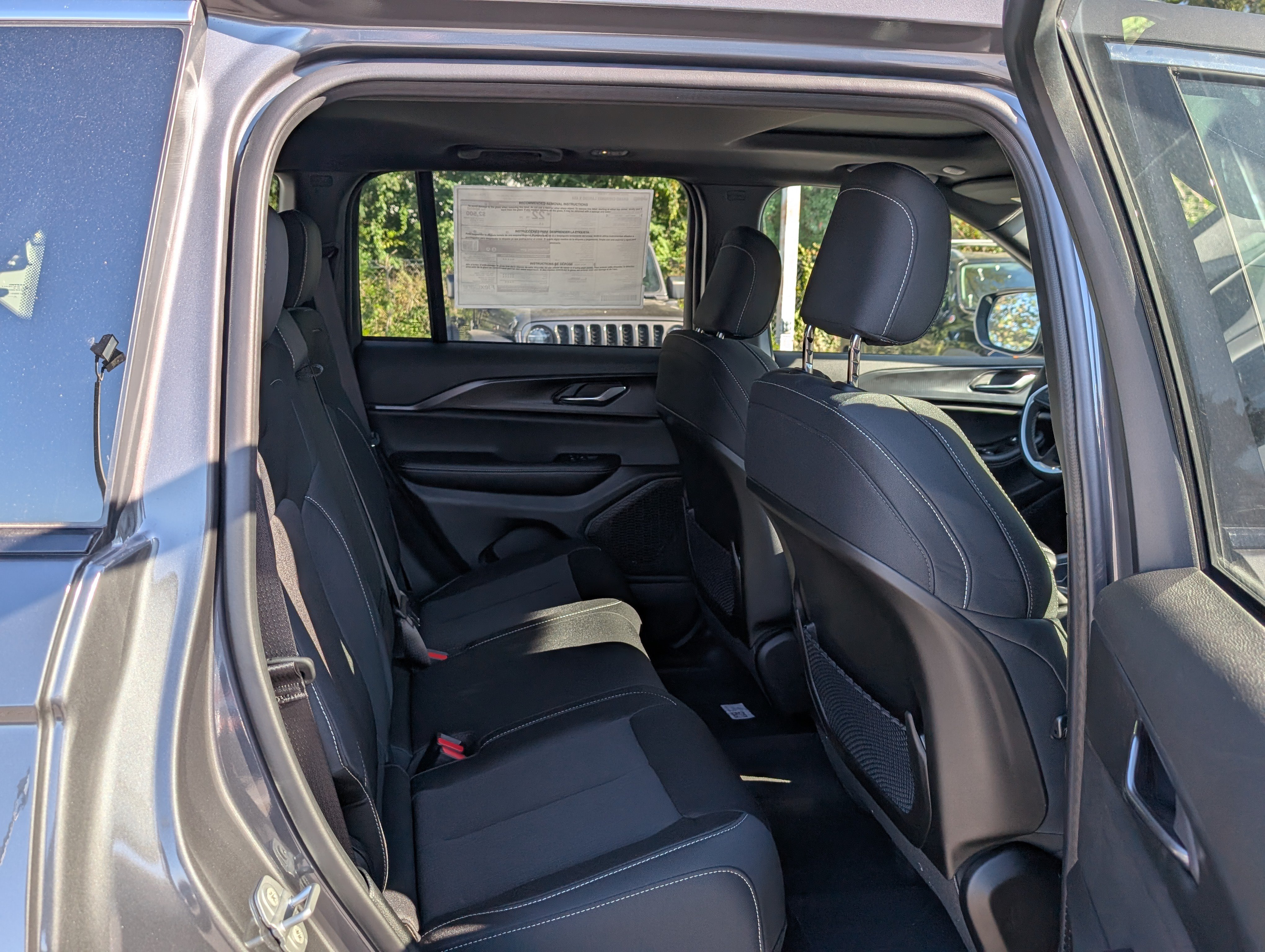 New 2025 Jeep Grand Cherokee Laredo X w/ Luxury Tech Group I AWD/4WD image 11