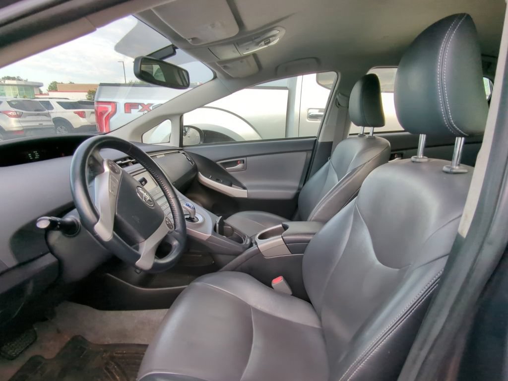 Used 2015 Toyota Prius Four w/ Four Season Floor Mat Package FWD image 6