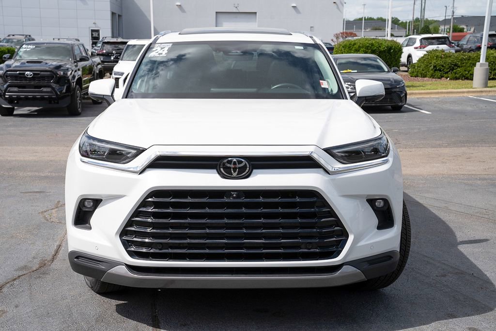 Used 2024 Toyota Grand Highlander Limited image 2