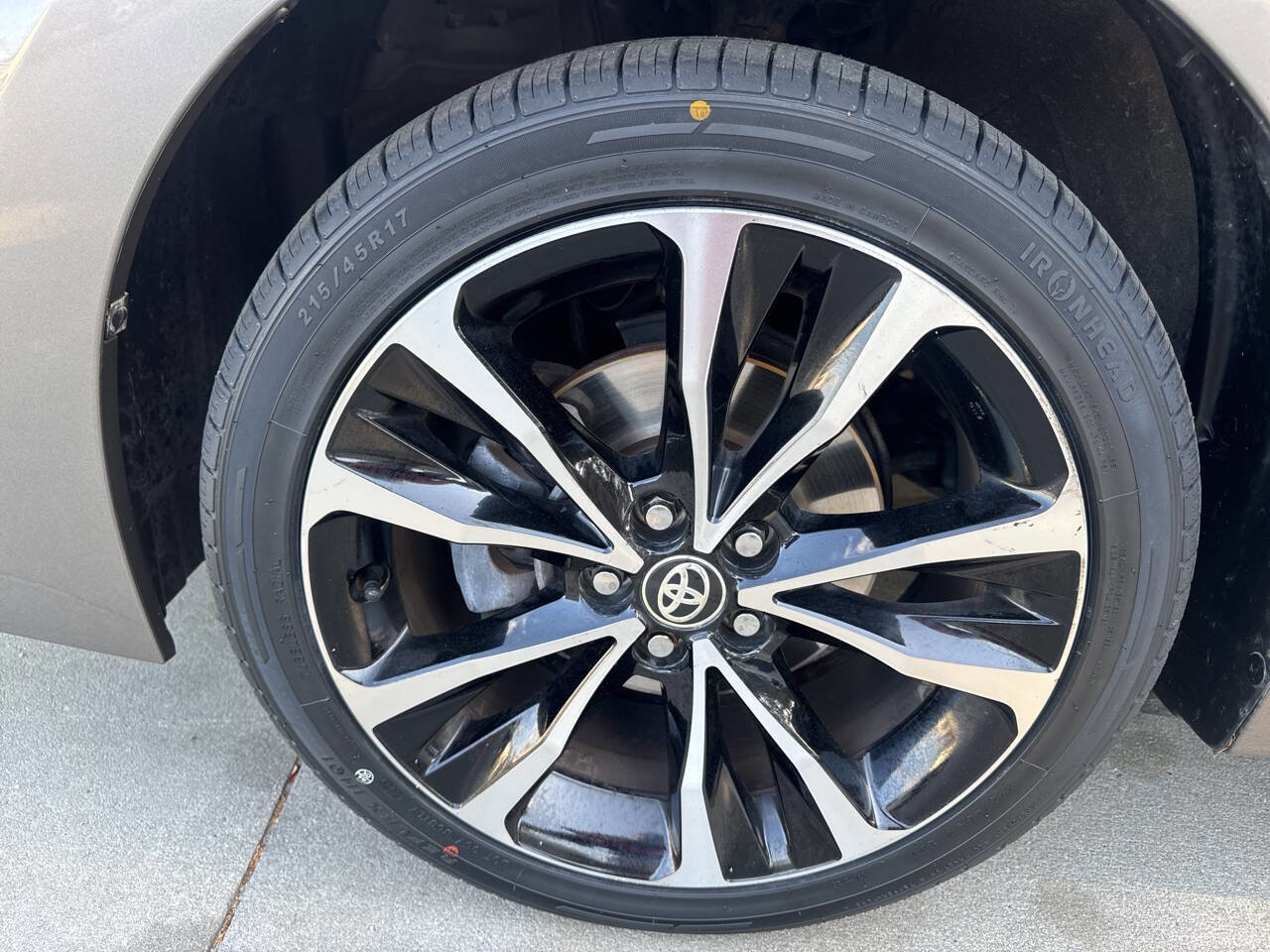 Used 2017 Toyota Corolla SE image 24