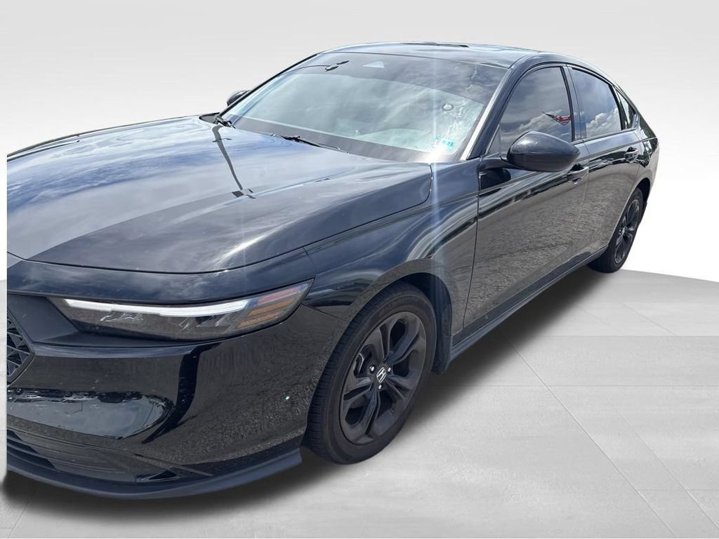 Used 2025 Honda Accord SE image 13
