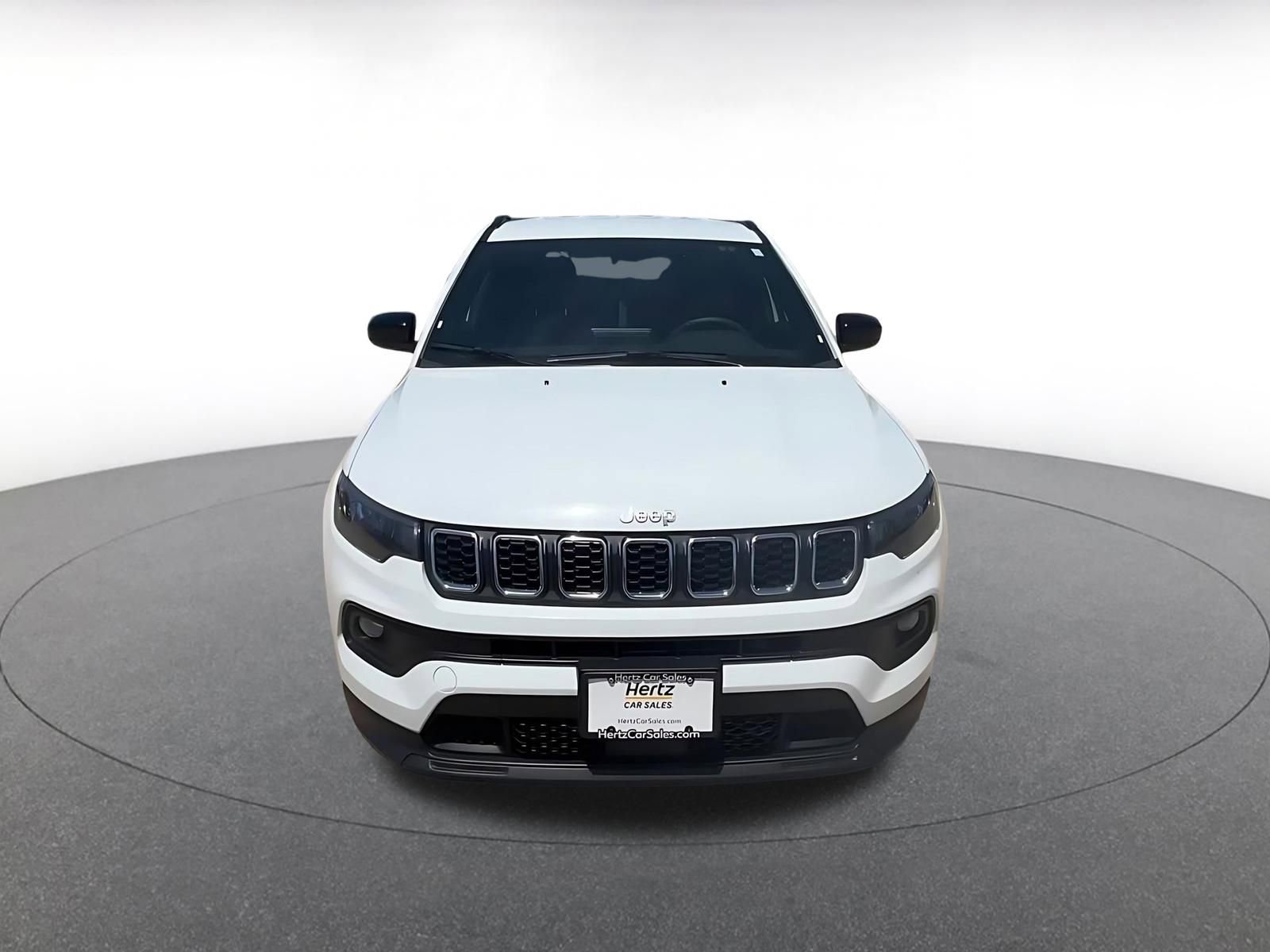 Used 2025 Jeep Compass Latitude image 4