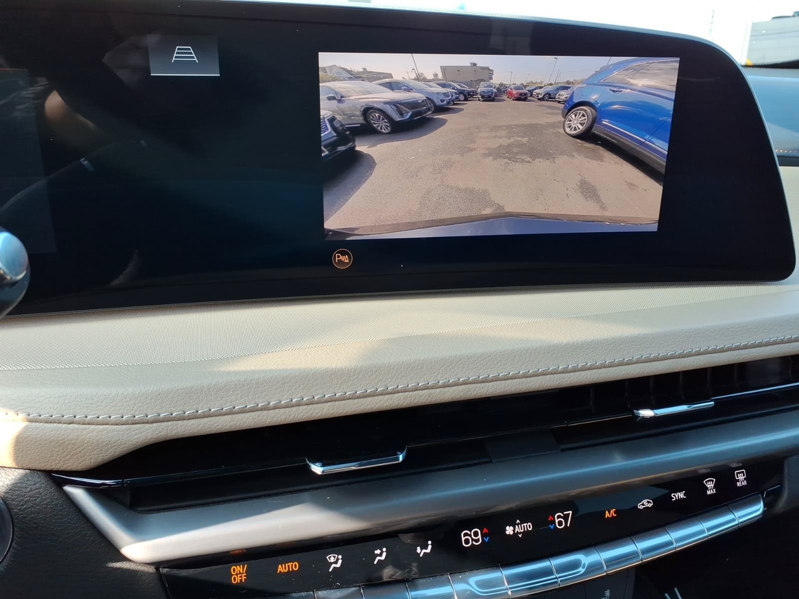 Used 2024 Cadillac XT4 Luxury w/ Cold Weather Package AWD/4WD image 25