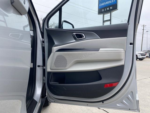 Used 2023 Kia Carnival LX image 26