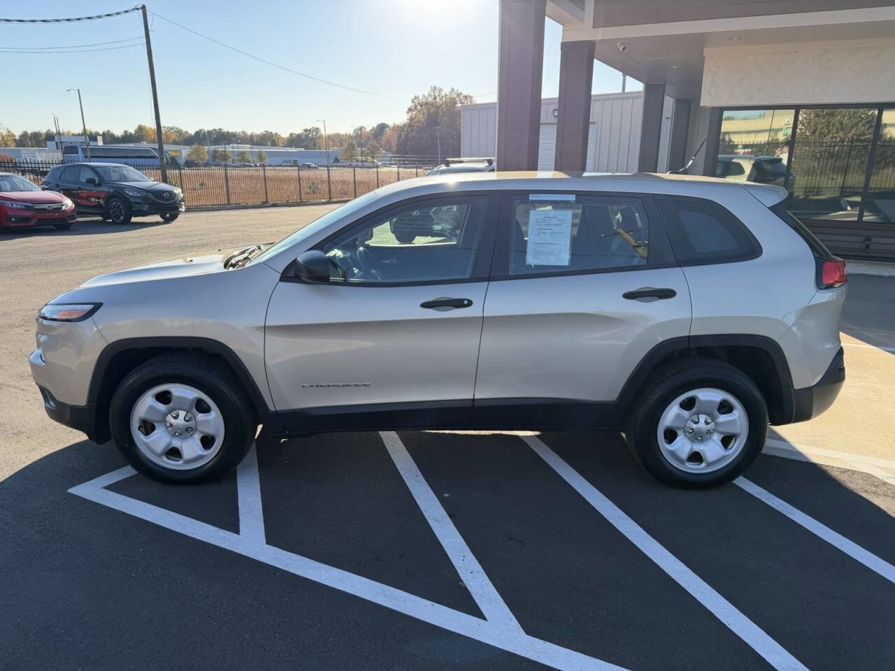 Used 2014 Jeep Cherokee Sport w/ Cold Weather Group AWD/4WD image 3