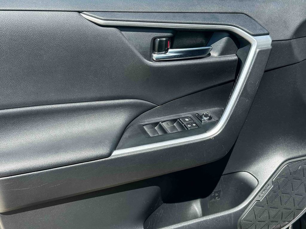 Used 2020 Toyota RAV4 XLE w/ Convenience Package image 17