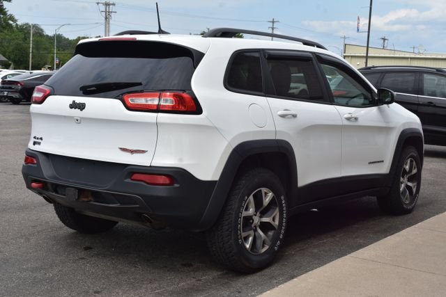 Used 2017 Jeep Cherokee Trailhawk w/ Comfort & Convenience Group AWD/4WD image 13