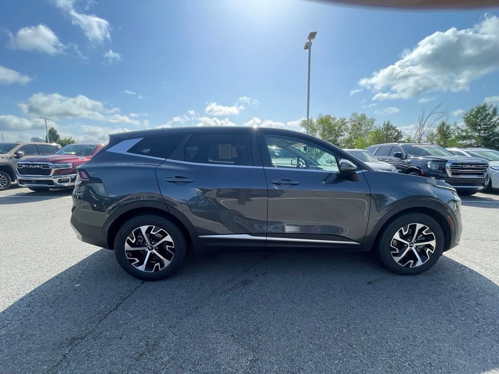 Used 2024 Kia Sportage EX FWD image 8
