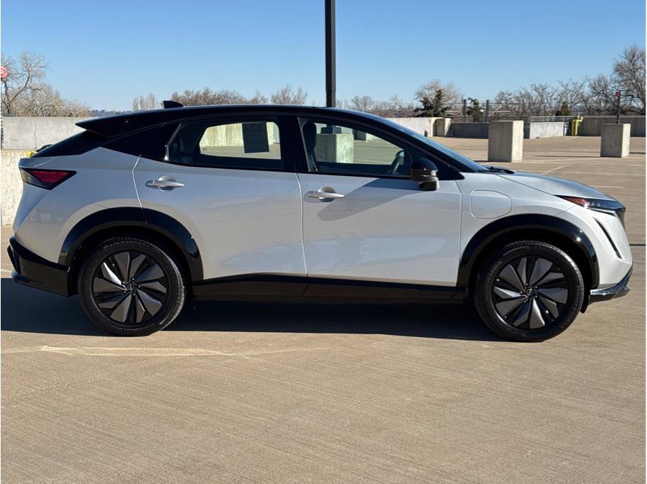 Used 2023 Nissan Ariya AWD image 9