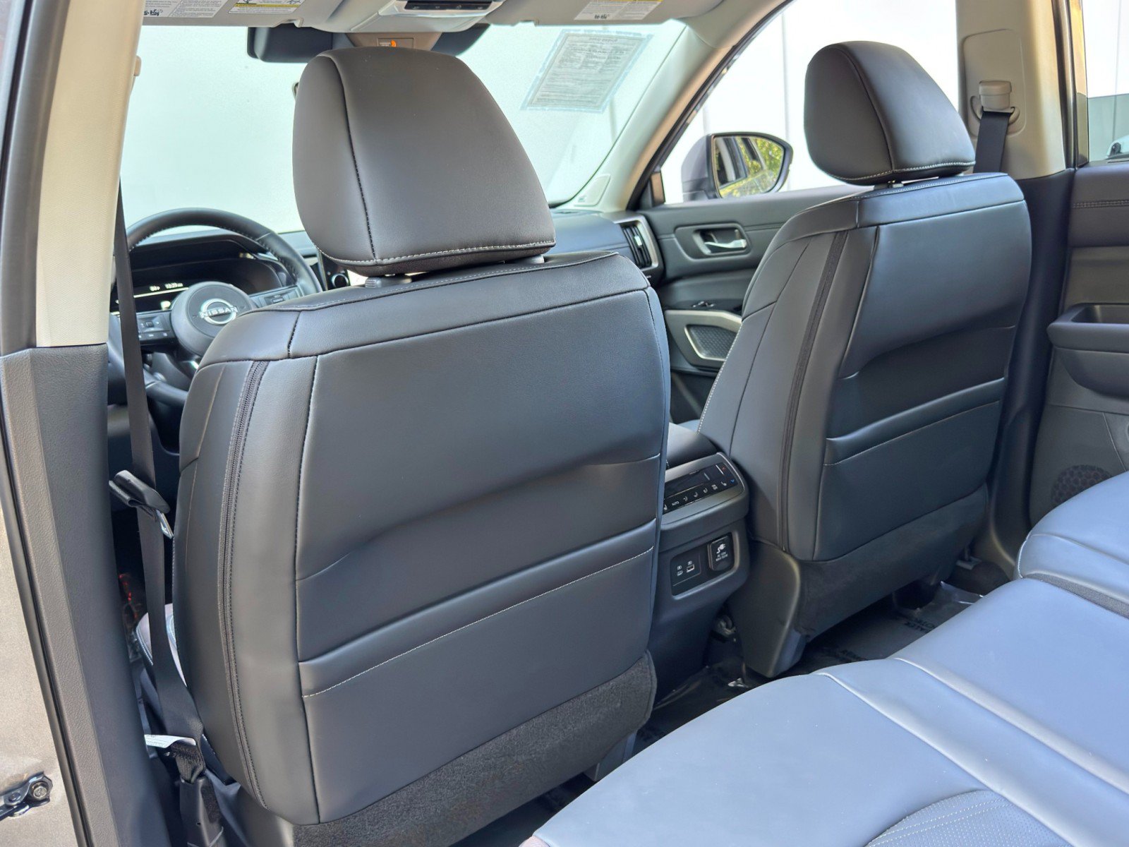 Used 2025 Nissan Pathfinder Platinum w/ Cargo Package AWD/4WD image 33