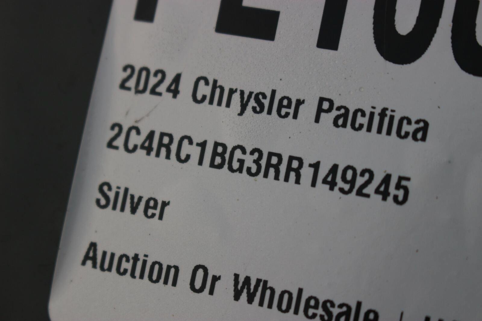 Used 2024 Chrysler Pacifica Touring-L FWD image 40
