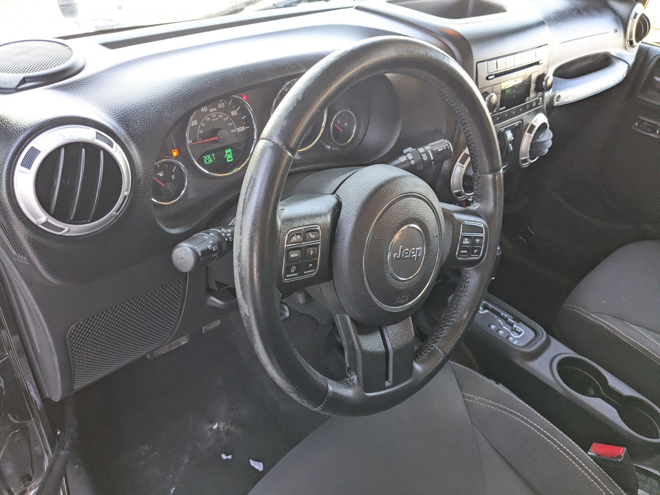 Used 2015 Jeep Wrangler Unlimited Sahara w/ Connectivity Group image 15