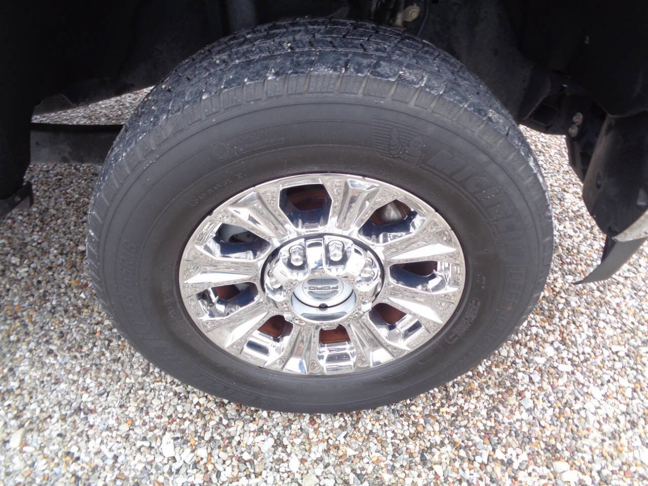 Used 2017 Ford F250 Lariat w/ Chrome Package image 27