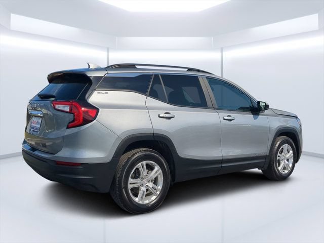 Used 2024 GMC Terrain SLE w/ Driver Convenience Package FWD image 3