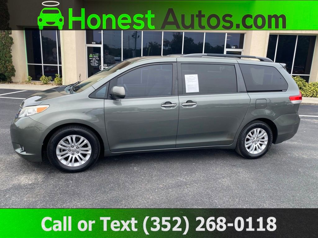 Used 2014 Toyota Sienna XLE image 1