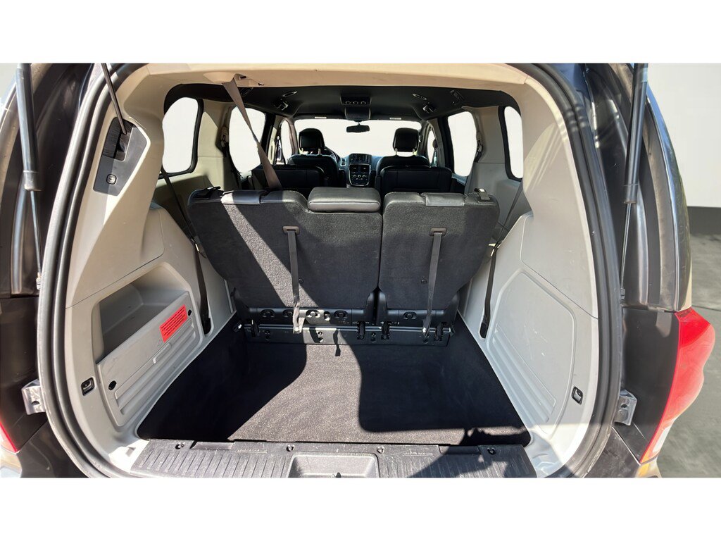 Used 2018 Dodge Grand Caravan SXT FWD image 18
