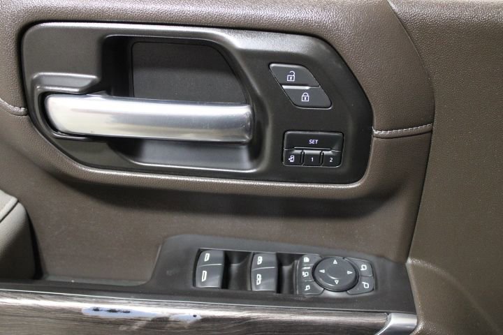 Used 2021 Chevrolet Silverado 2500 LTZ w/ LTZ Convenience Package image 16