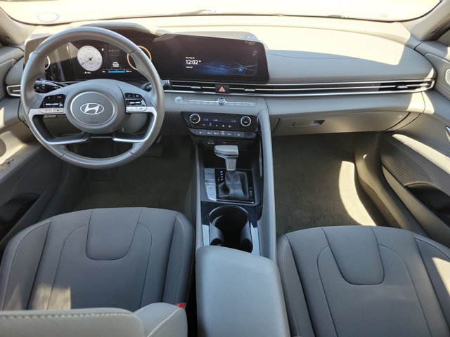 Used 2025 Hyundai Elantra SEL FWD image 11