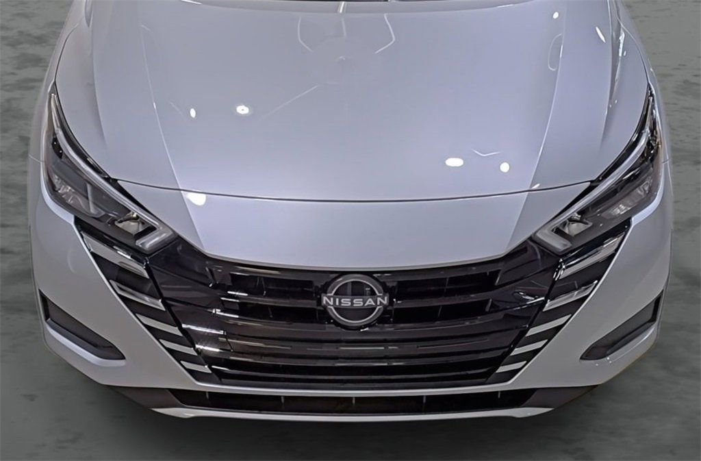 Used 2025 Nissan Versa SV w/ Trunk Package image 16