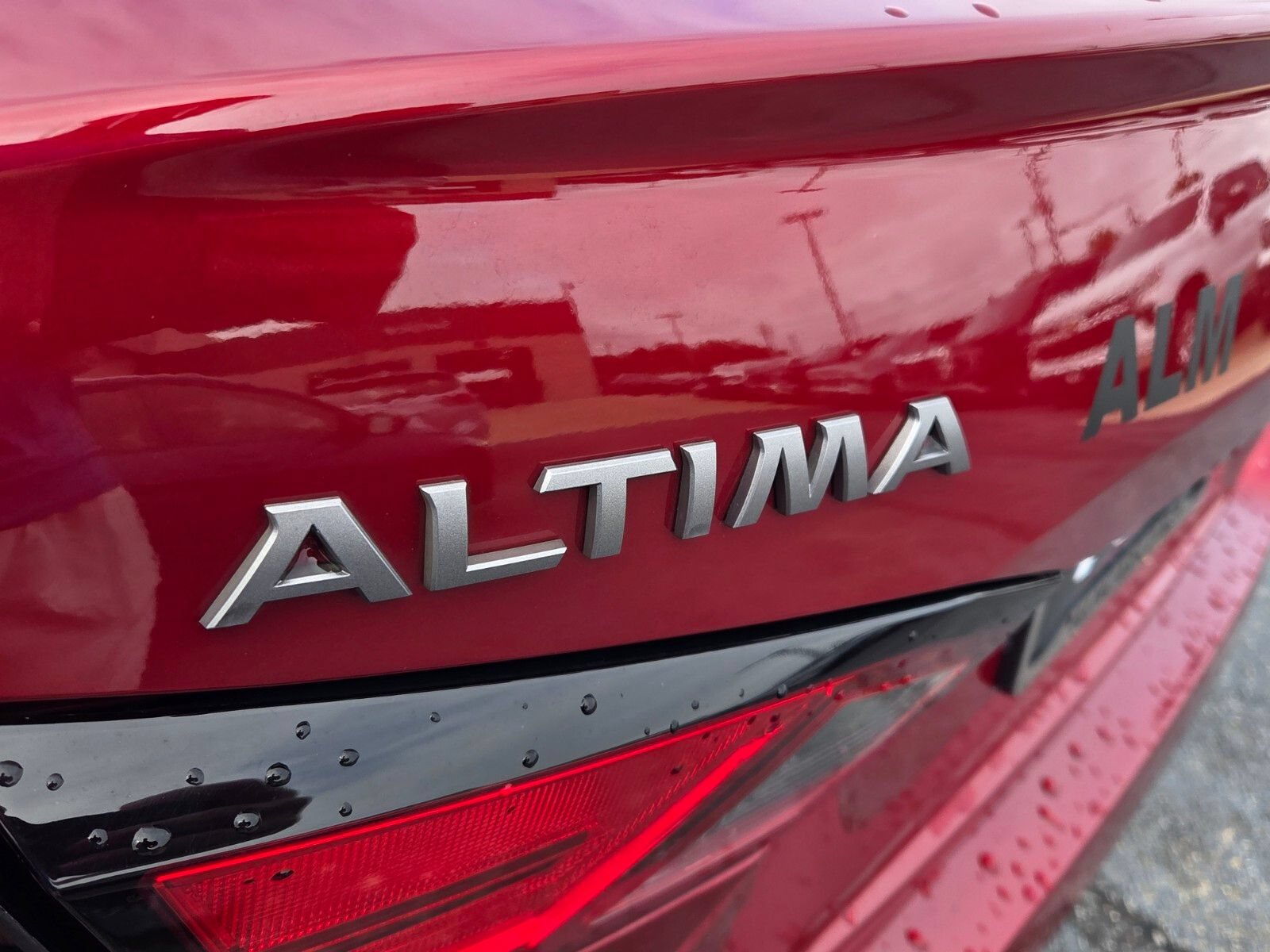 Used 2025 Nissan Altima 2.5 SV FWD image 10