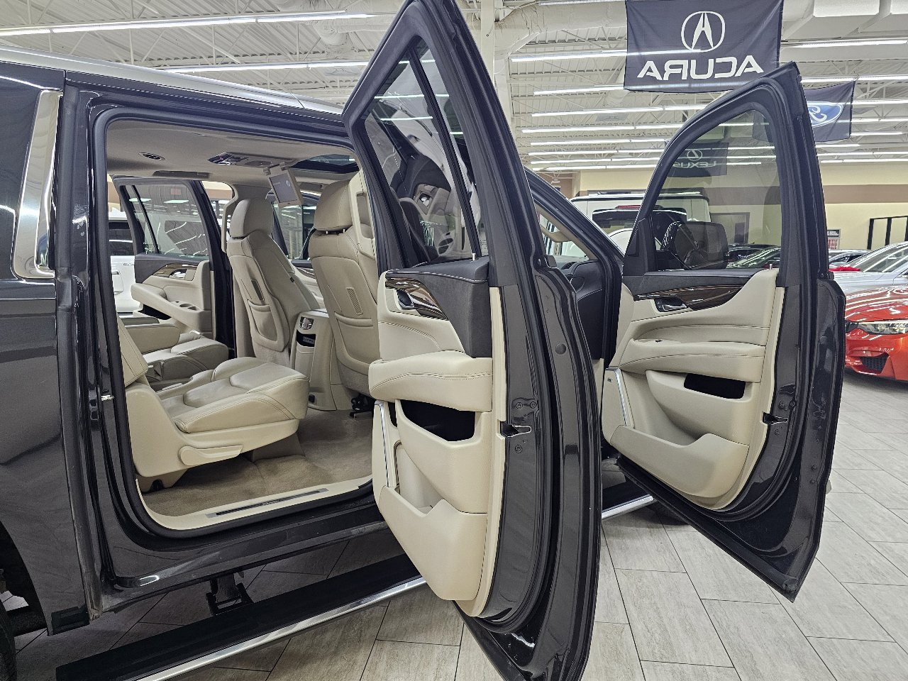 Used 2019 Cadillac Escalade ESV Premium Luxury w/ LPO, Radiant Package image 15