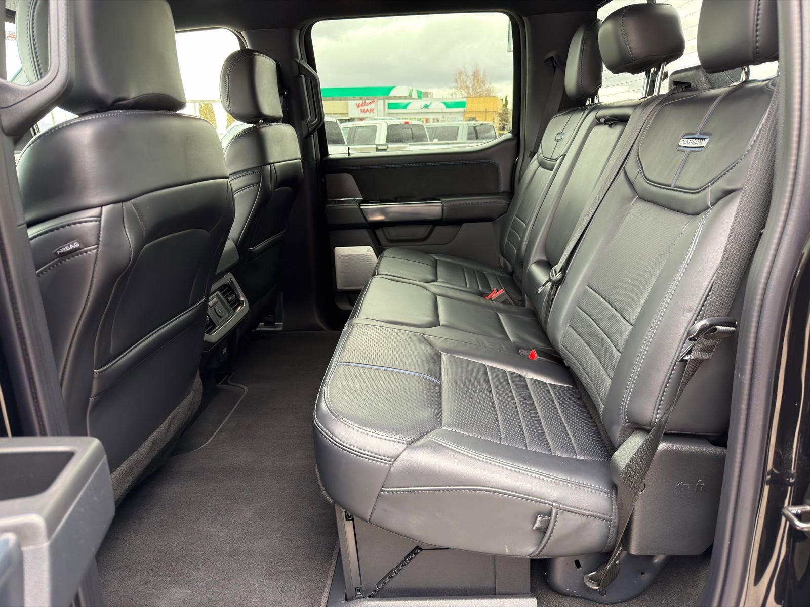 Used 2025 Ford F350 Platinum image 32