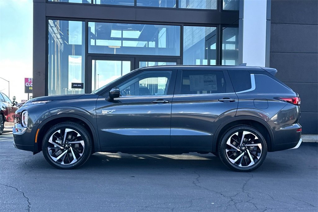 New 2025 Mitsubishi Outlander SE image 8