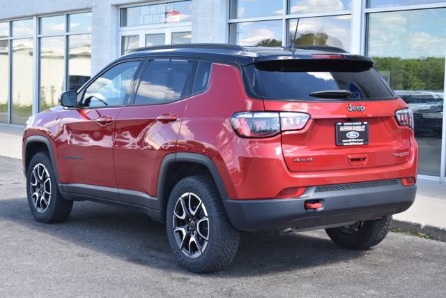 Used 2025 Jeep Compass Trailhawk AWD/4WD image 7