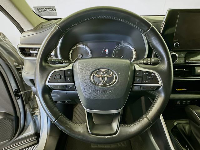 Certified 2023 Toyota Highlander XLE image 13