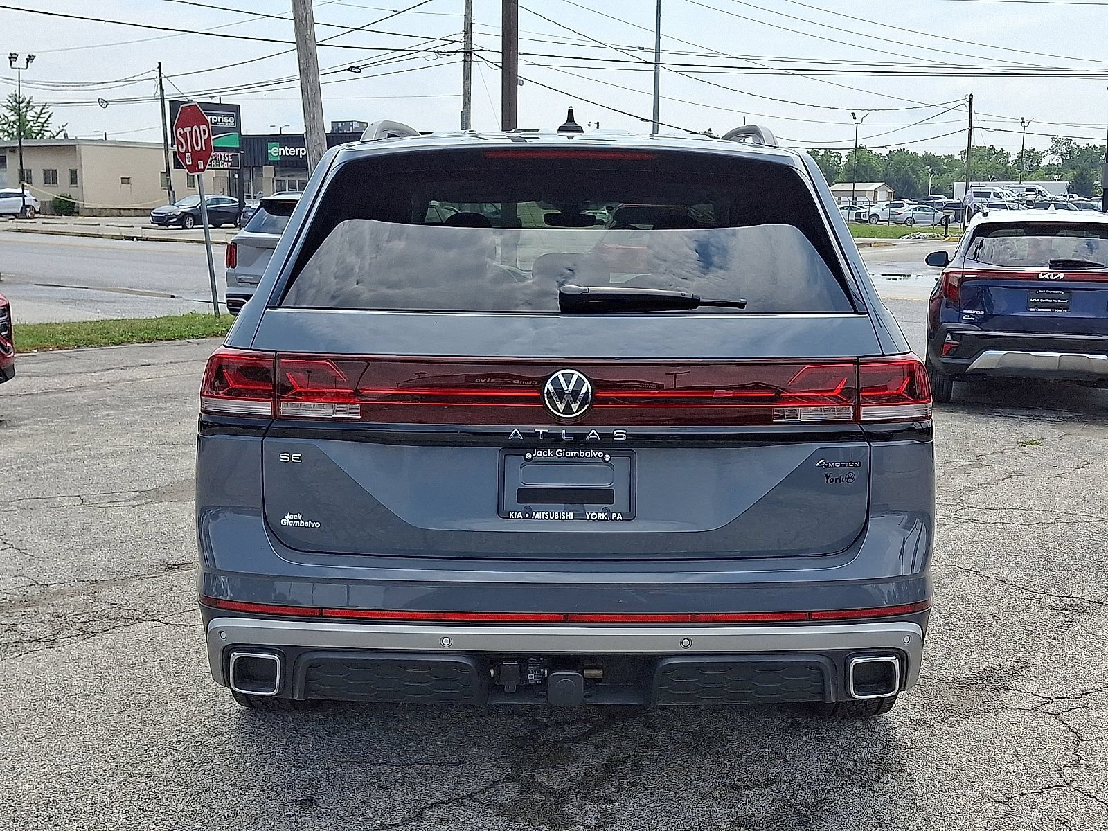 Used 2024 Volkswagen Atlas Peak Edition SE AWD/4WD image 6