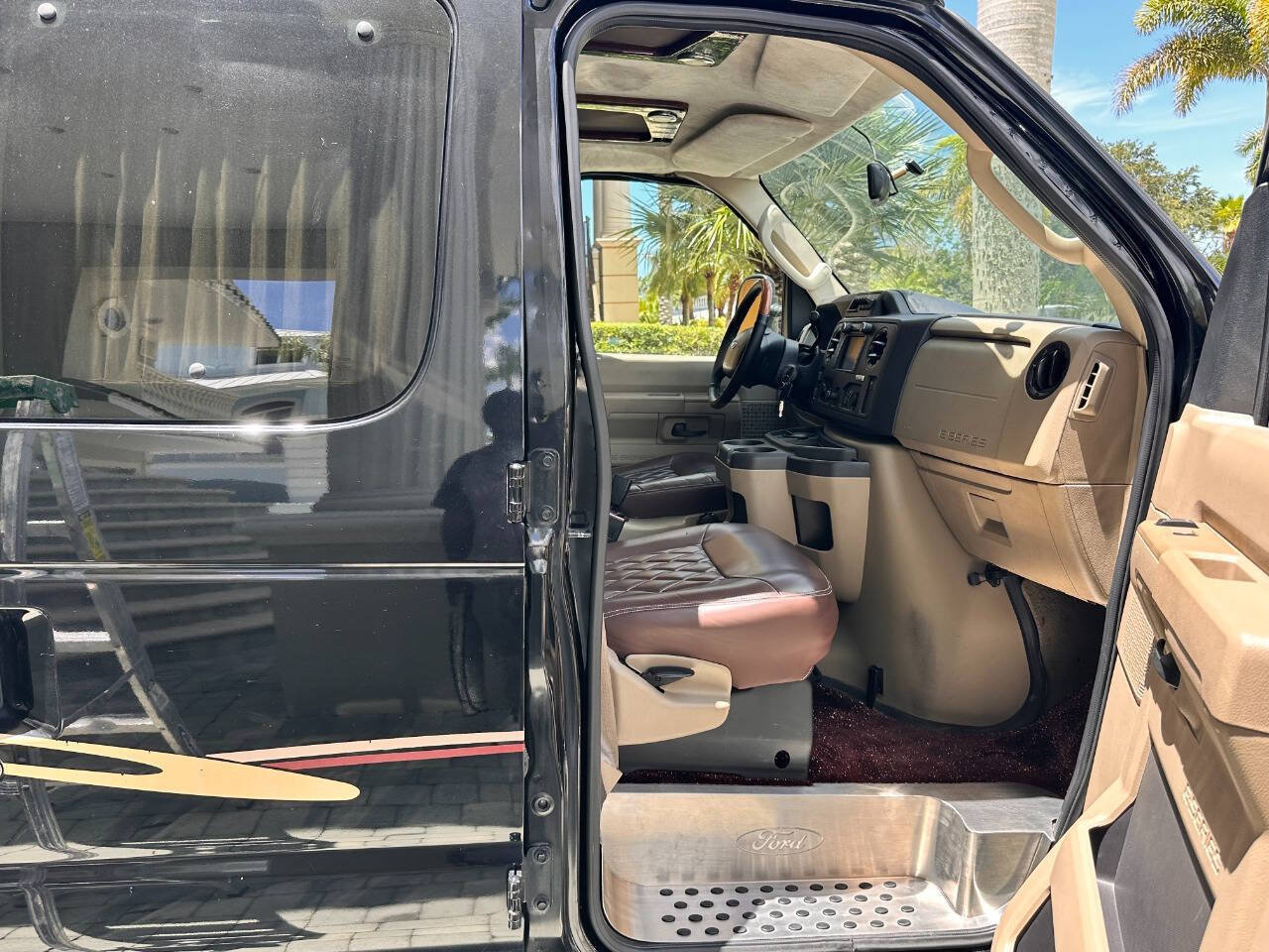 Used 2010 Ford E-350 and Econoline 350 XLT RWD image 18