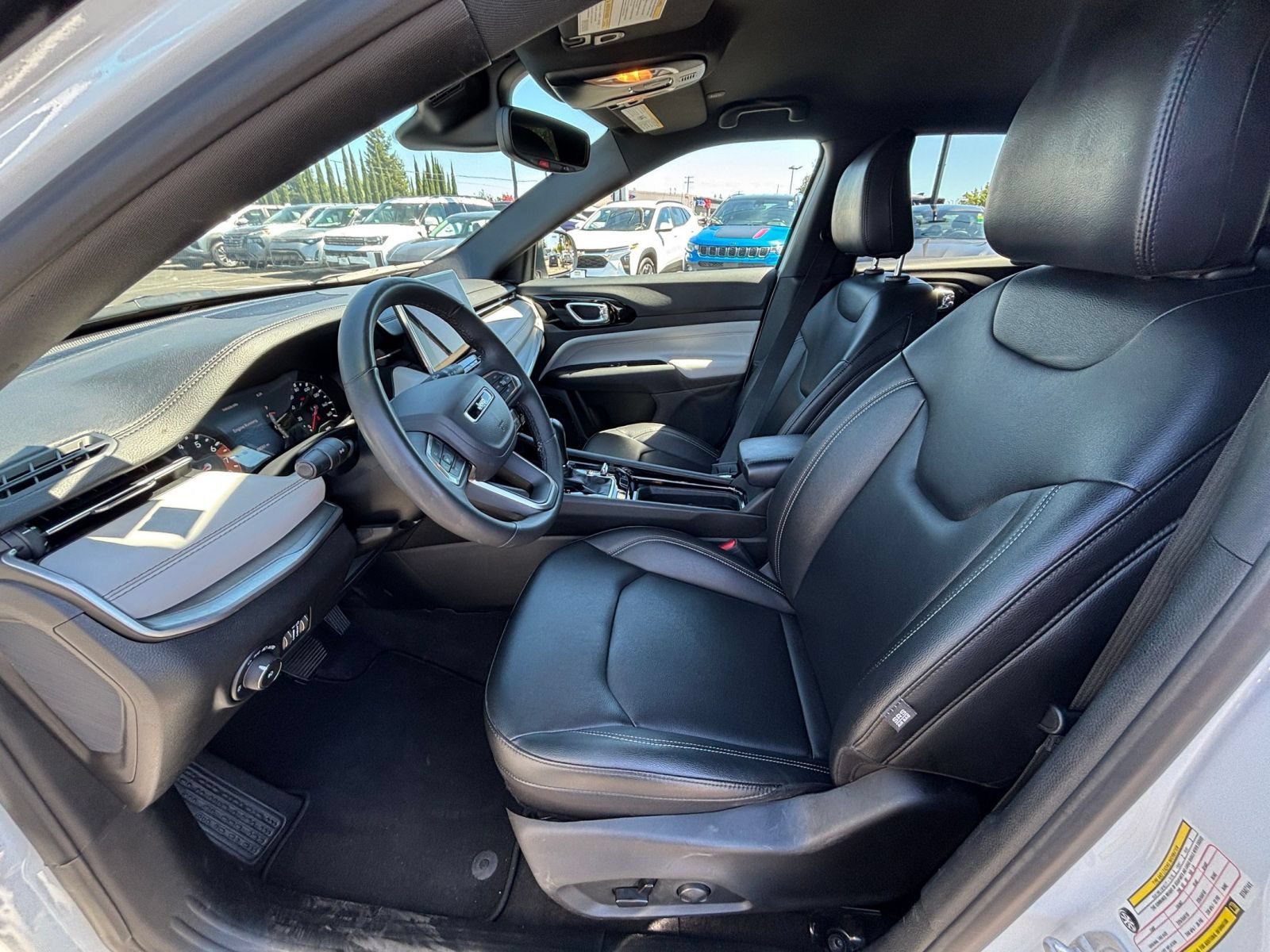 Used 2025 Jeep Compass Limited AWD/4WD image 28