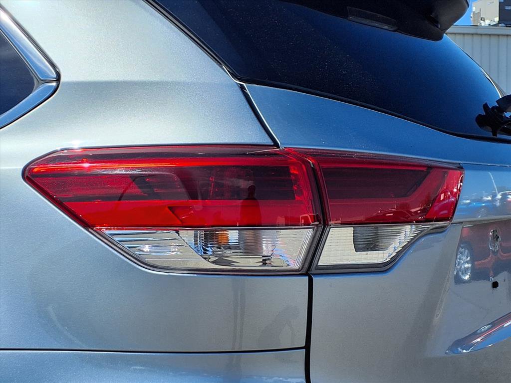Used 2019 Toyota Highlander XLE image 24